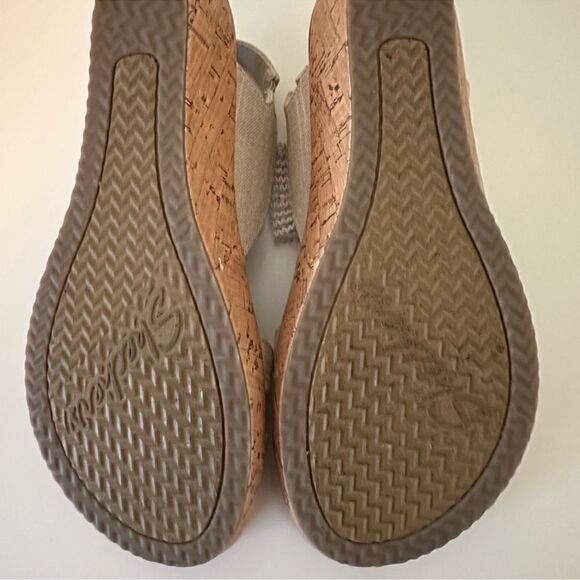 Skechers Beverlee Luxe foam low wedge cork slip on sandals. Size 7. - Picture 5 of 9